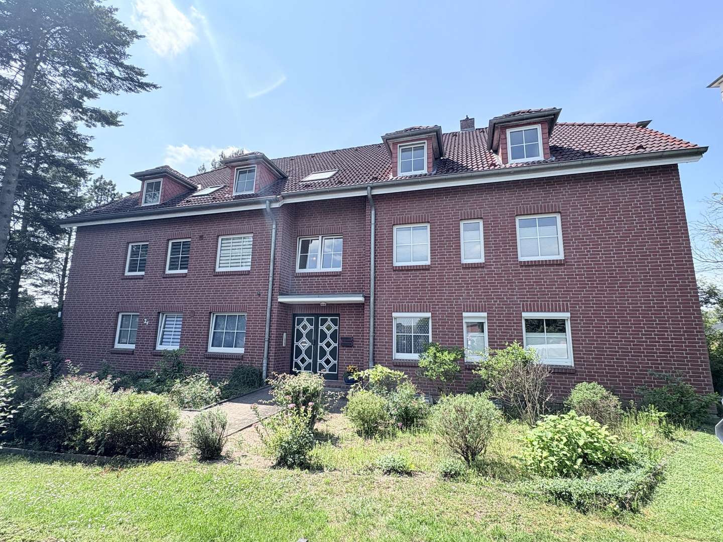 Hauseingang Hauseingang - Dachgeschosswohnung in 23879 Mölln mit 73m² kaufen