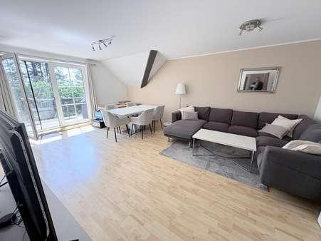 Wohnzimmer mit Balkon Wohnzimmer mit Balkon - Dachgeschosswohnung in 23879 Mölln mit 73m² kaufen