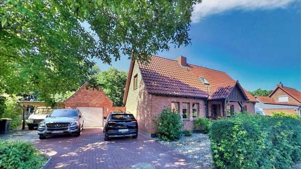 Hausansicht Stellplätze Hausansicht Stellplätze - Einfamilienhaus in 23909 Ratzeburg mit 100m² kaufen
