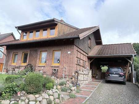 Außenansicht mit Carport - Einfamilienhaus in 23909 Bäk mit 146m² kaufen