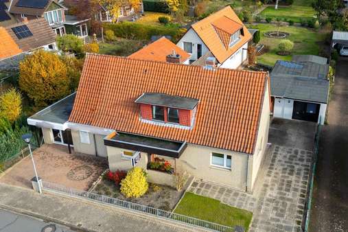 Ansicht Ansicht - Zweifamilienhaus in 21365 Adendorf mit 330m² kaufen