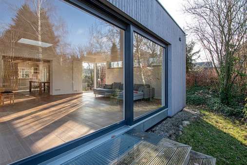 Blick ins Wohnzimmer - Einfamilienhaus in 21379 Rullstorf mit 139m² kaufen