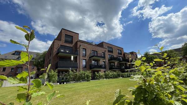 baugleiches Gebäude nebenan baugleiches Gebäude nebenan - Etagenwohnung in 21337 Lüneburg mit 90m² kaufen