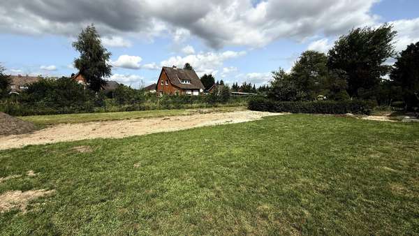 Ca. 130m² Wohnfläche sind hier möglich Ca. 130m² Wohnfläche sind hier möglich - Grundstück in 21337 Lüneburg mit 678m² kaufen
