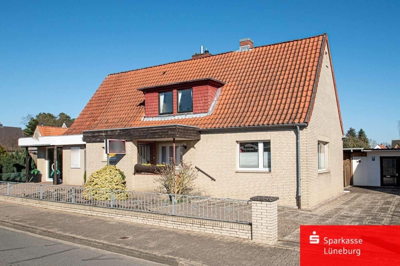 Ansicht - Zweifamilienhaus in 21365 Adendorf mit 180m² kaufen