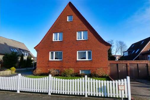Hausansicht Westen - Einfamilienhaus in 27476 Cuxhaven mit 180m² kaufen