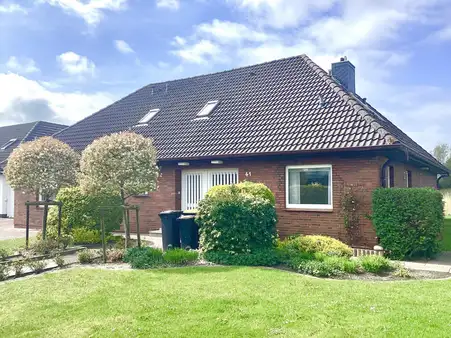Solider Bungalow mit ausgebautem Dachgeschoss