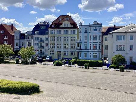 Hausansicht vom Deich Hausansicht vom Deich - Erdgeschosswohnung in 27472 Cuxhaven mit 69m² kaufen