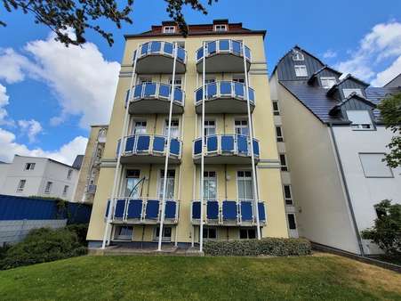 hintere Hausansicht hintere Hausansicht - Erdgeschosswohnung in 27472 Cuxhaven mit 69m² kaufen