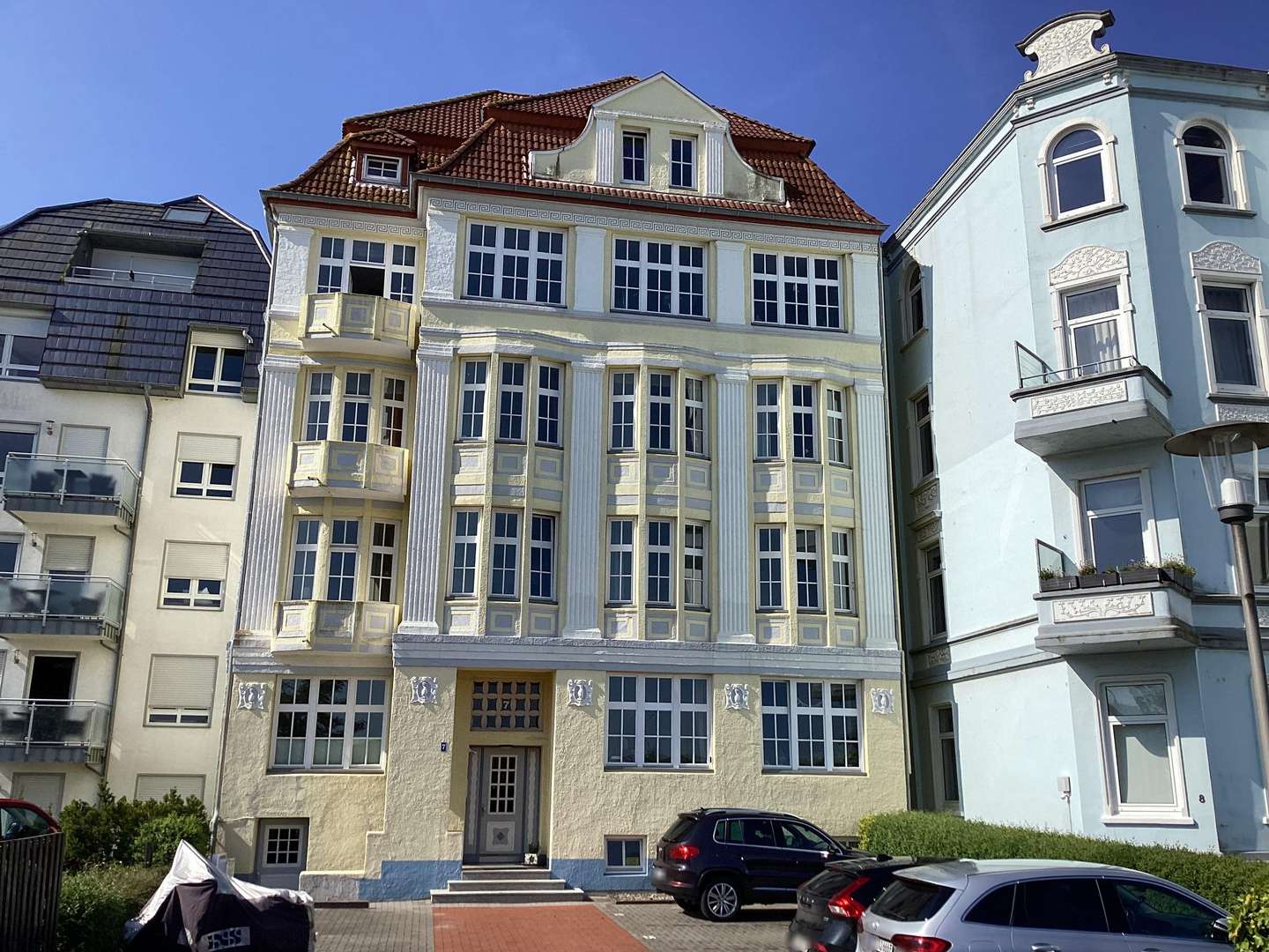 vordere Hausansicht vordere Hausansicht - Erdgeschosswohnung in 27472 Cuxhaven mit 69m² kaufen