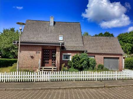 Hausansicht Ost - Einfamilienhaus in 27478 Cuxhaven mit 115m² kaufen