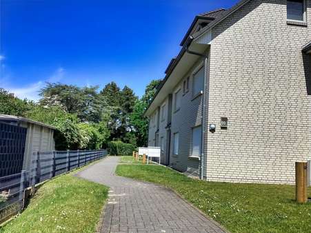 Zuwegung Hauseingänge - Etagenwohnung in 27476 Cuxhaven mit 48m² kaufen