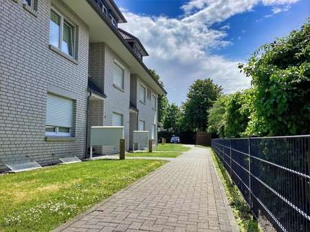 Zuwegung Hauseingänge - Etagenwohnung in 27476 Cuxhaven mit 48m² kaufen