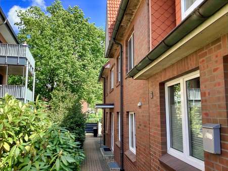 Hauseingänge Hauseingänge - Etagenwohnung in 27478 Cuxhaven mit 64m² als Kapitalanlage kaufen