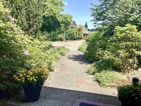 Blick zur Straße Blick zur Straße - Einfamilienhaus in 27478 Cuxhaven mit 140m² kaufen
