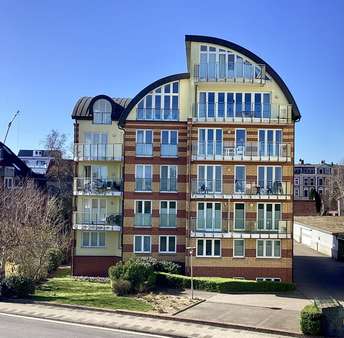 vordere Hausansicht vordere Hausansicht - Etagenwohnung in 27472 Cuxhaven mit 55m² kaufen