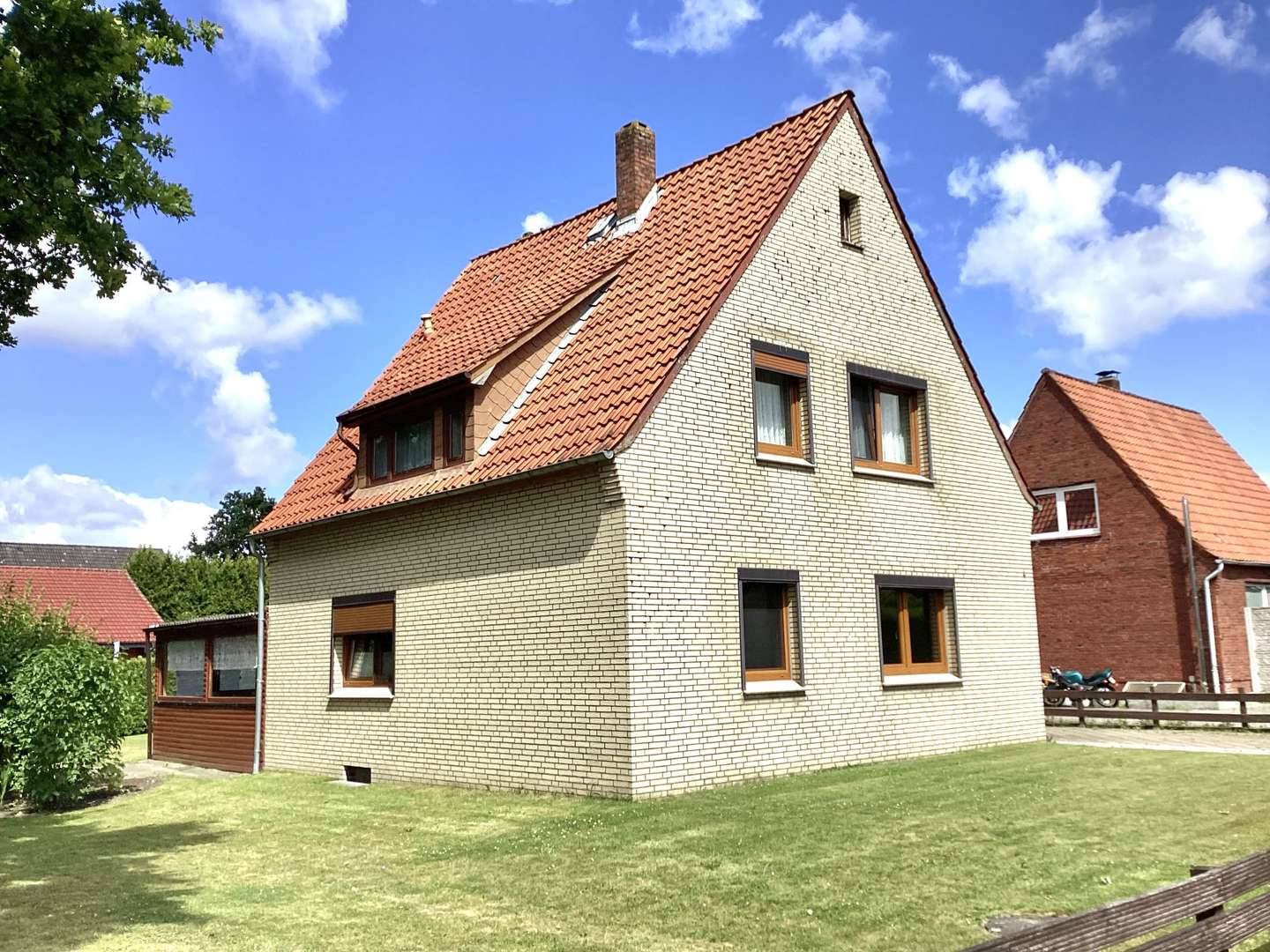 Vorderseite Haus Vorderseite Haus - Einfamilienhaus in 27478 Cuxhaven mit 120m² kaufen