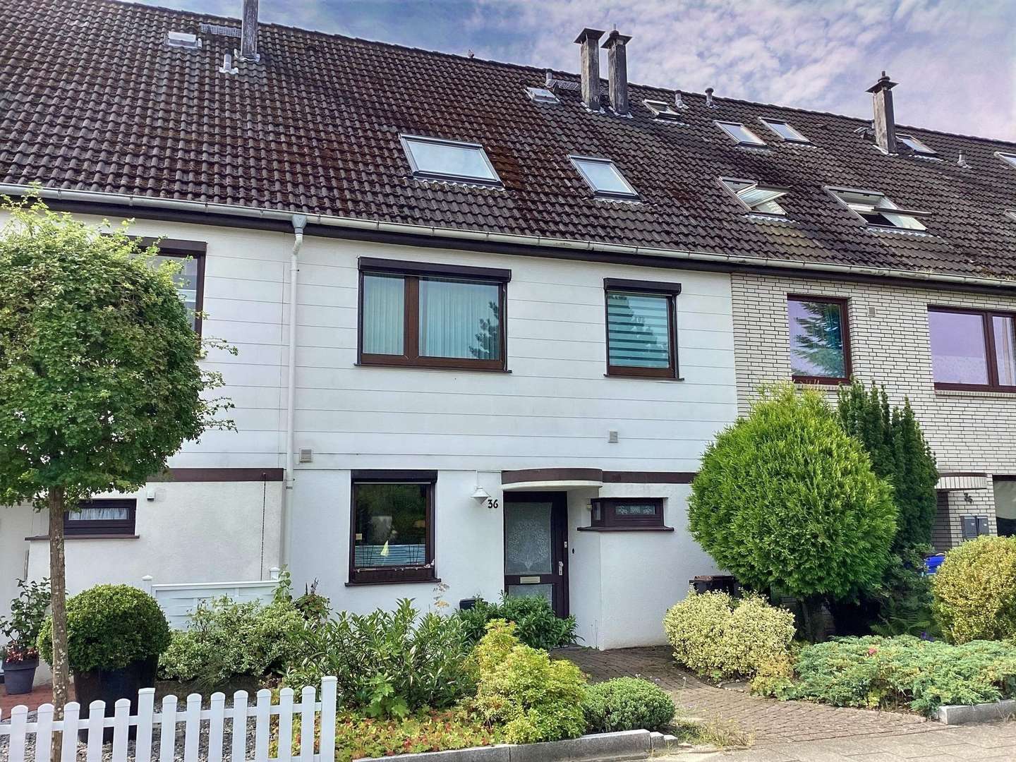 Hausansicht Straßenseite Hausansicht Straßenseite - Reihenmittelhaus in 27476 Cuxhaven mit 111m² kaufen