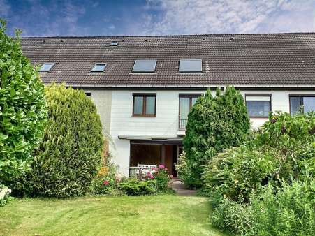 Hausansicht Süd/West Hausansicht Süd/West - Reihenmittelhaus in 27476 Cuxhaven mit 111m² kaufen
