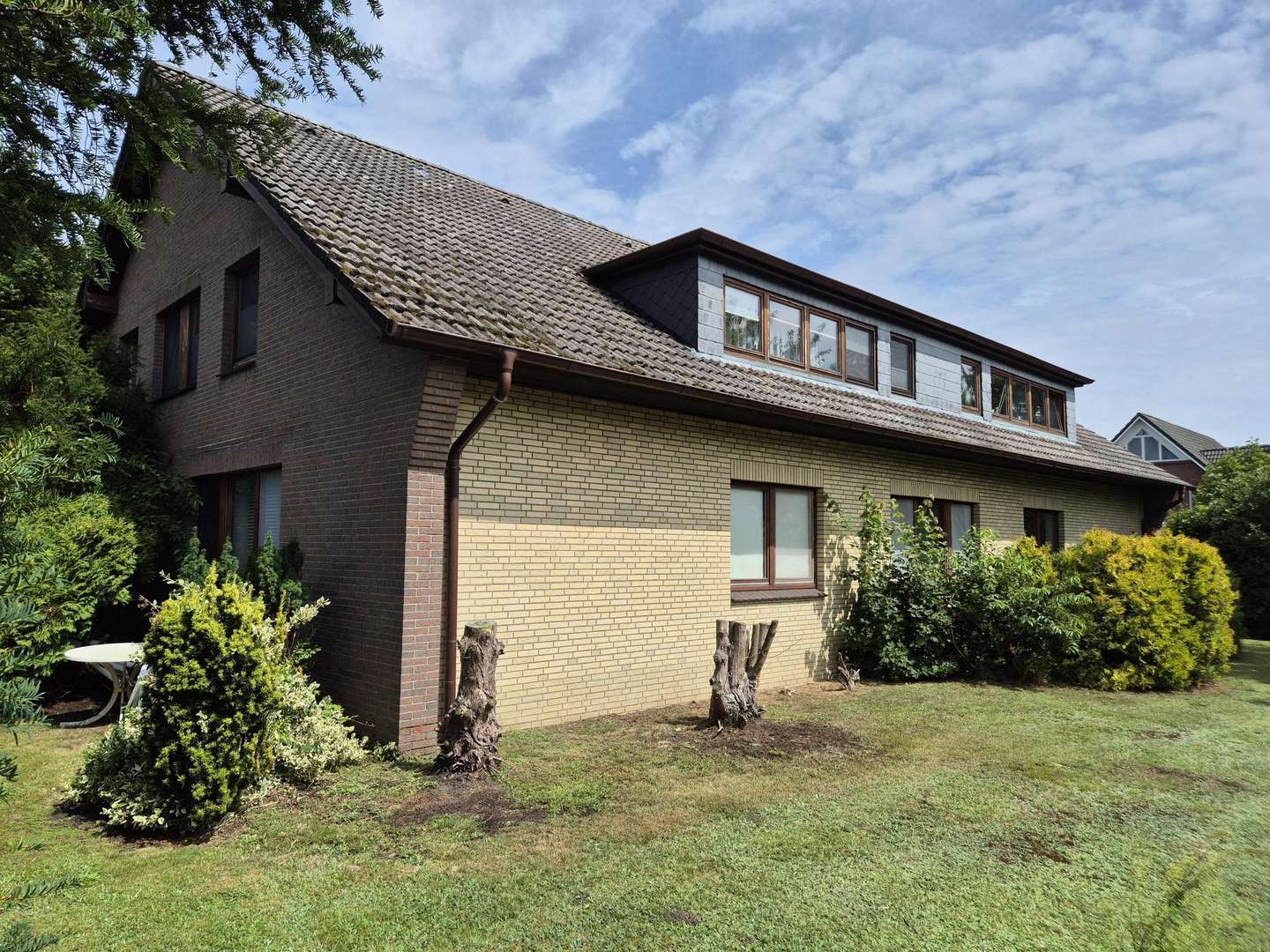 Vordere Hausansicht - Mehrfamilienhaus in 27476 Cuxhaven mit 450m² kaufen