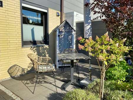 Vorgarten Vorgarten - Reihenmittelhaus in 27476 Cuxhaven mit 142m² kaufen