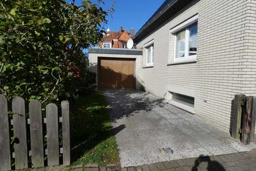 Garage und Auffahrt - Einfamilienhaus in 27476 Cuxhaven mit 85m² günstig kaufen