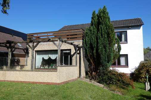 Hintere Hausansicht mit Anbau - Einfamilienhaus in 27478 Cuxhaven mit 150m² kaufen