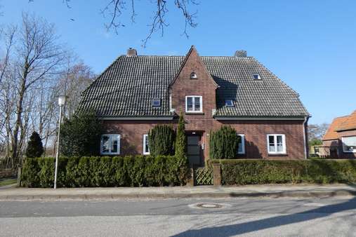 Hausansicht Osten - Zweifamilienhaus in 27478 Cuxhaven mit 215m² kaufen