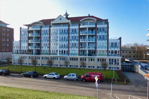 Hausansicht - Etagenwohnung in 27472 Cuxhaven mit 98m² kaufen