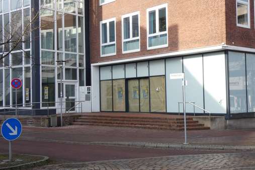 Haupteingang - Büro in 27472 Cuxhaven mit 787m² mieten