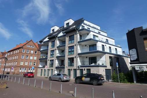 Hausansicht - Etagenwohnung in 27472 Cuxhaven mit 95m² kaufen