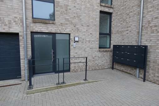 Hintereingang zur Hoffläche - Etagenwohnung in 27472 Cuxhaven mit 95m² kaufen