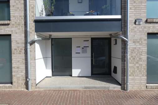 Hauseingang - Etagenwohnung in 27474 Cuxhaven mit 141m² kaufen