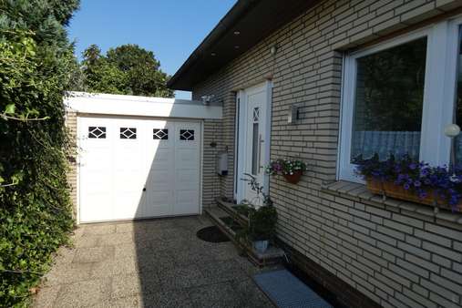 Eingangsbereich und Garage - Einfamilienhaus in 27478 Cuxhaven mit 115m² kaufen