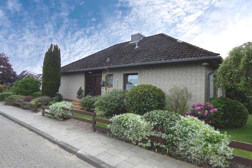 Hausansicht - Bungalow in 27478 Cuxhaven mit 114m² kaufen