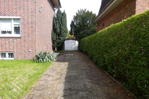 Zufahrt zur Garage - Einfamilienhaus in 27474 Cuxhaven mit 160m² kaufen