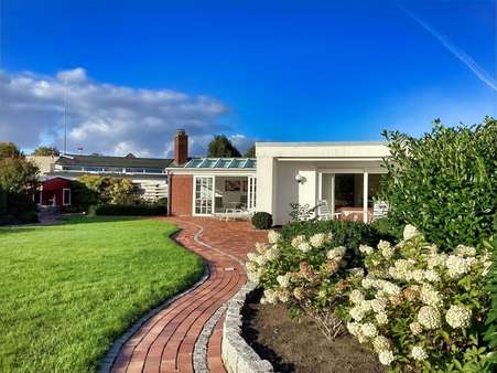 Wintergarten, Terrasse und Gartenhaus - Bungalow in 27474 Cuxhaven mit 130m² kaufen