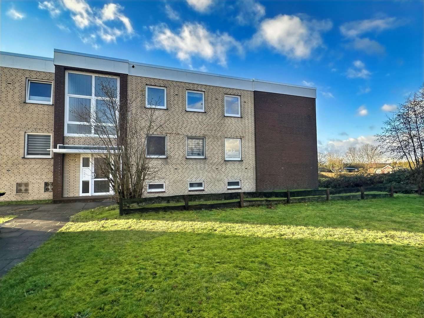 Hausansicht Nord-Ost - Erdgeschosswohnung in 27474 Cuxhaven mit 100m² kaufen