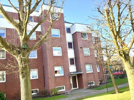 Hausansicht - Dachgeschosswohnung in 27474 Cuxhaven mit 73m² kaufen