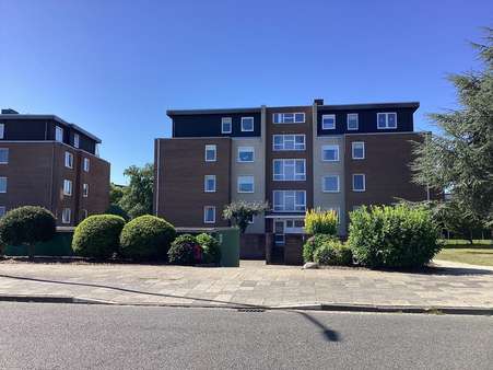 Hausansicht Straßenseite Hausansicht Straßenseite - Etagenwohnung in 27474 Cuxhaven mit 88m² kaufen