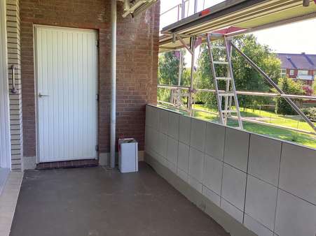 Loggia mit Abstellraum Loggia mit Abstellraum - Etagenwohnung in 27474 Cuxhaven mit 88m² kaufen