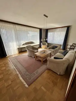 Charmantes Haus mit flexibler Nutzungsmöglichkeit und idyllischem Blick ins Grüne!
