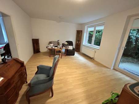 Wohnzimmer - Erdgeschosswohnung in 21680 Stade mit 55m² kaufen