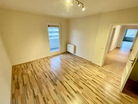 Schlafzimmer / Zugang Balkon - Etagenwohnung in 21614 Buxtehude mit 85m² kaufen