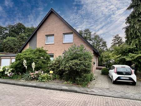 Außenansicht - Zweifamilienhaus in 21680 Stade mit 233m² kaufen