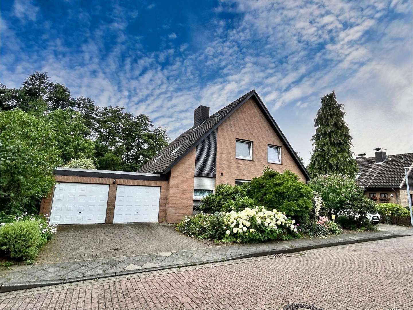 Außenansicht - Zweifamilienhaus in 21680 Stade mit 233m² kaufen