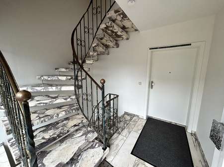 Treppenhaus - Zweifamilienhaus in 21680 Stade mit 233m² kaufen