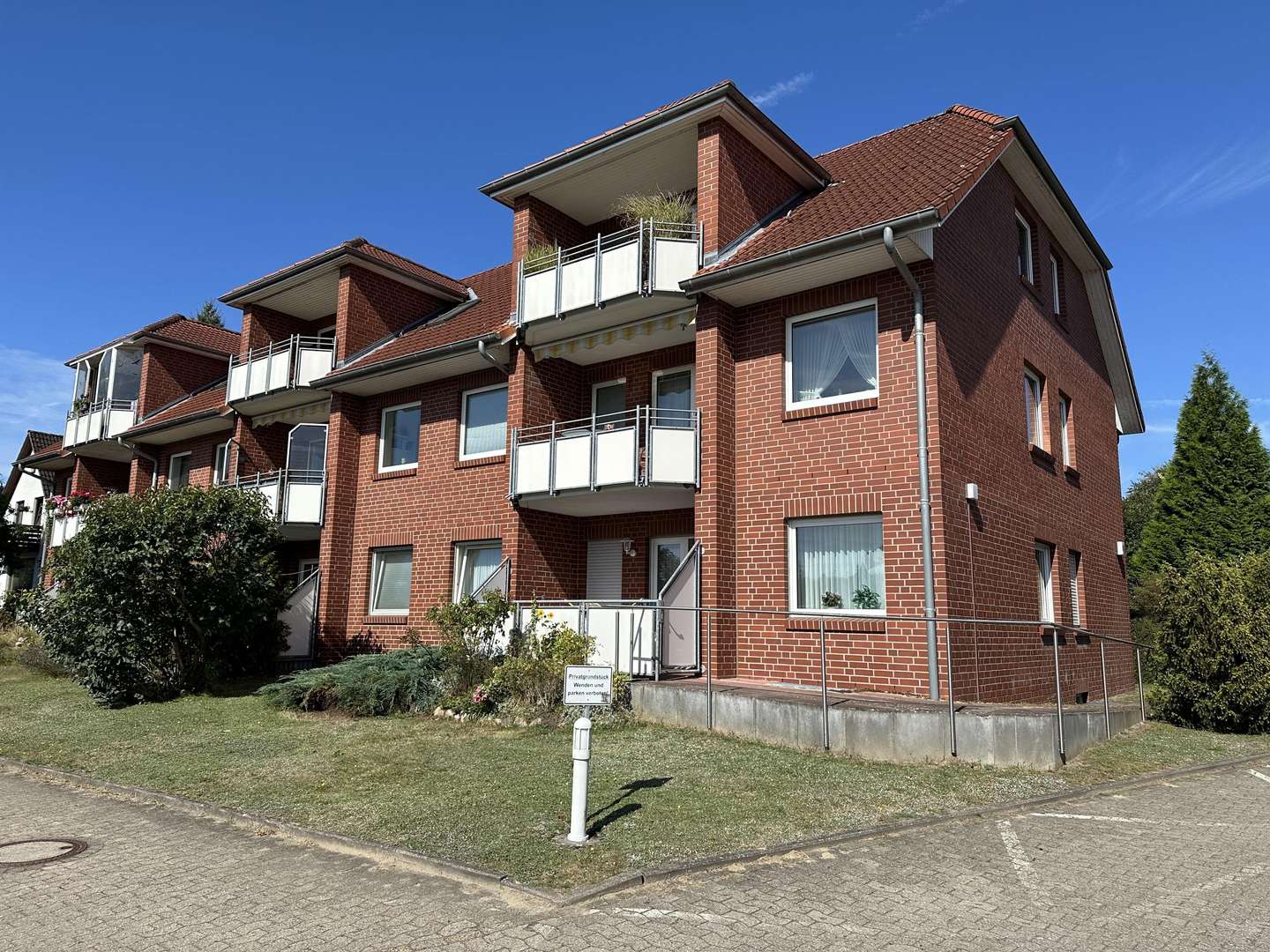 Hausansicht - Erdgeschosswohnung in 21680 Stade mit 84m² kaufen