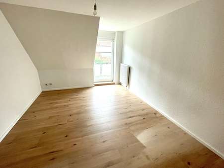 Obergeschoss / Zimmer / Zugang Balkon - Maisonette-Wohnung in 21629 Neu Wulmstorf mit 91m² kaufen