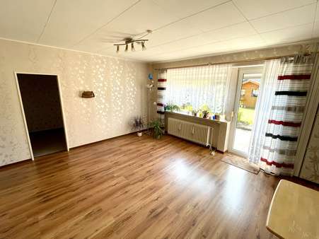 Wohnzimmer - Reihenmittelhaus in 21682 Stade mit 83m² kaufen